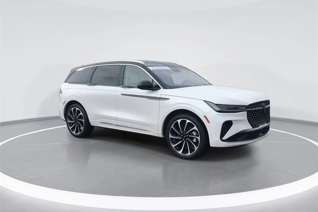 2024 Lincoln Nautilus Black Label photo 1