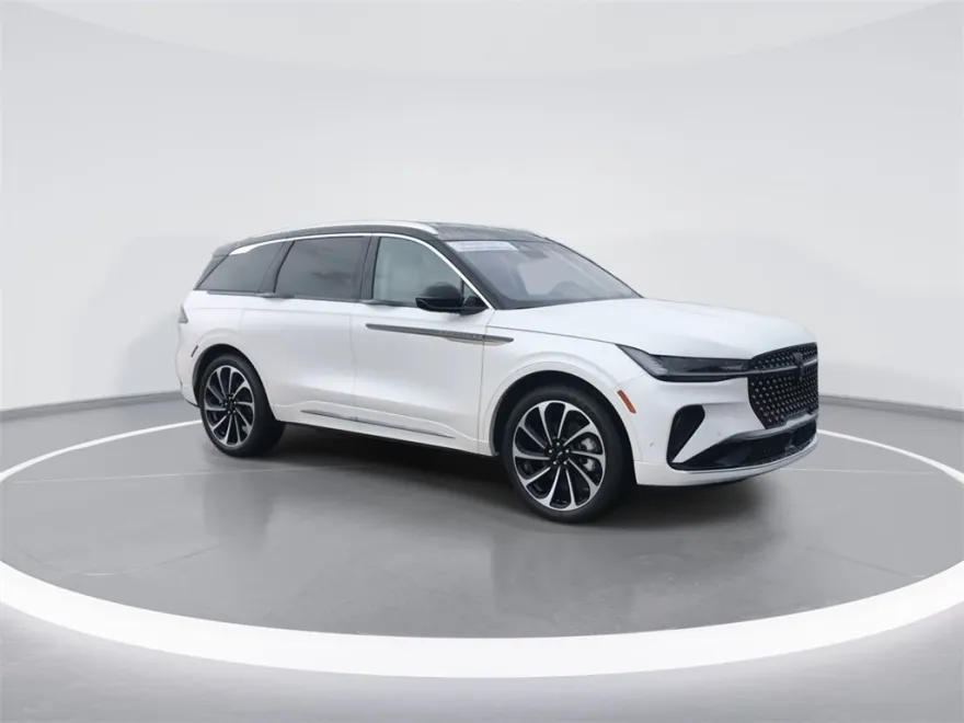 2024 Lincoln Nautilus Black Label photo 1