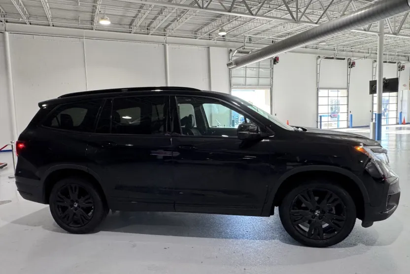 2022 Honda Pilot Black Edition photo 1