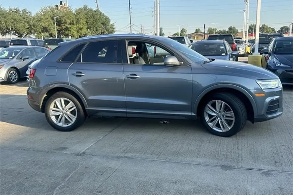 2017 Audi Q3 Premium photo 1