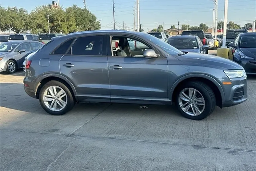 2017 Audi Q3 Premium photo 1