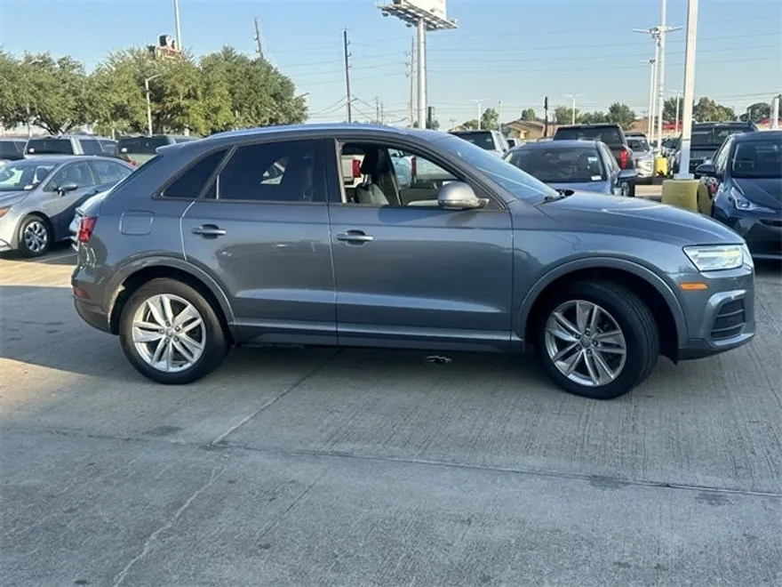 2017 Audi Q3 Premium photo 1