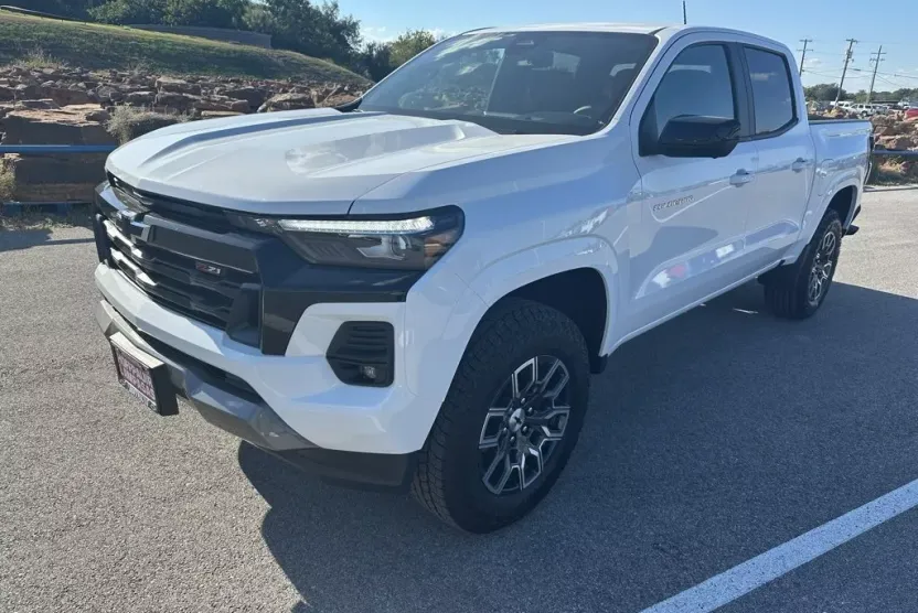 2024 Chevrolet Colorado Z71 photo 1