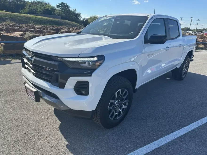 2024 Chevrolet Colorado Z71 photo 1