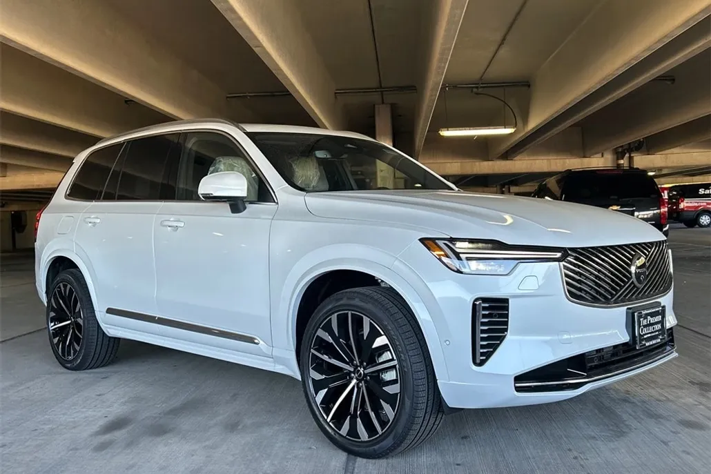 2026 Volvo XC90 Plus photo 1