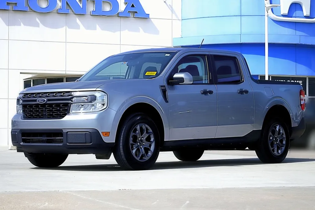 2023 Ford Maverick XLT photo 1