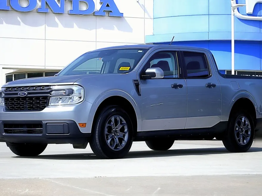 2023 Ford Maverick XLT photo 1