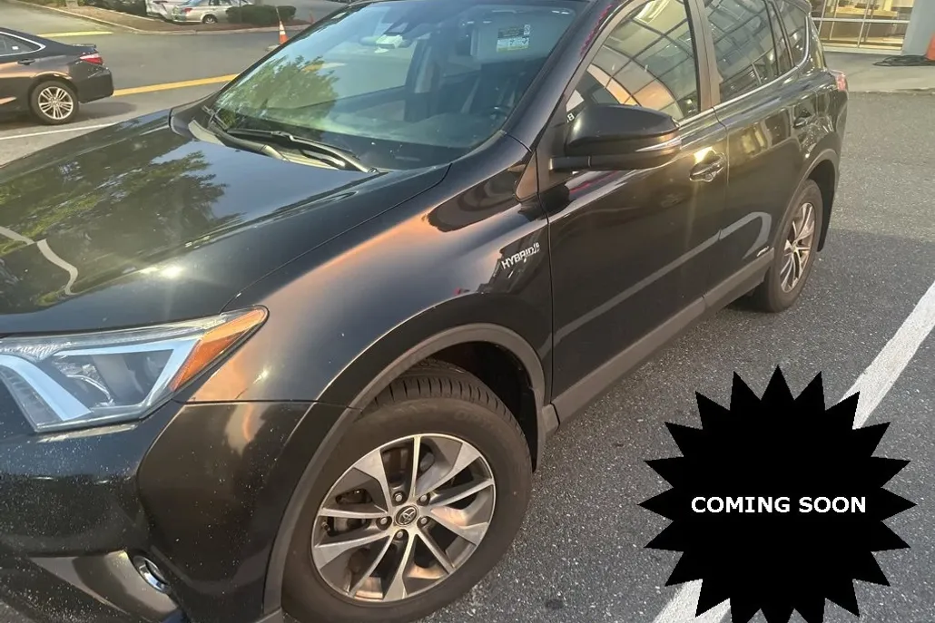 2017 Toyota RAV4 Hybrid XLE photo 1