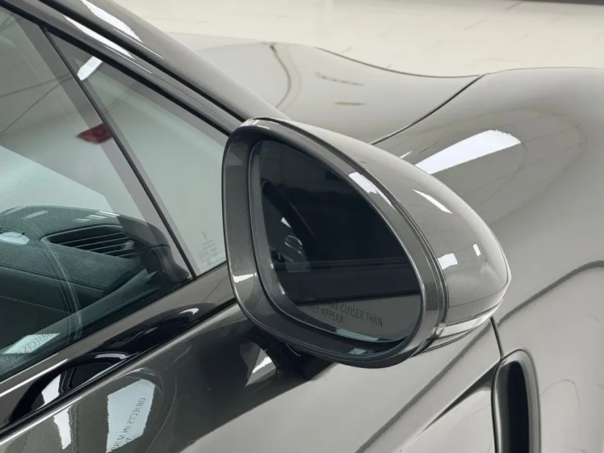 2023 Porsche Panamera 4 Platinum photo 32
