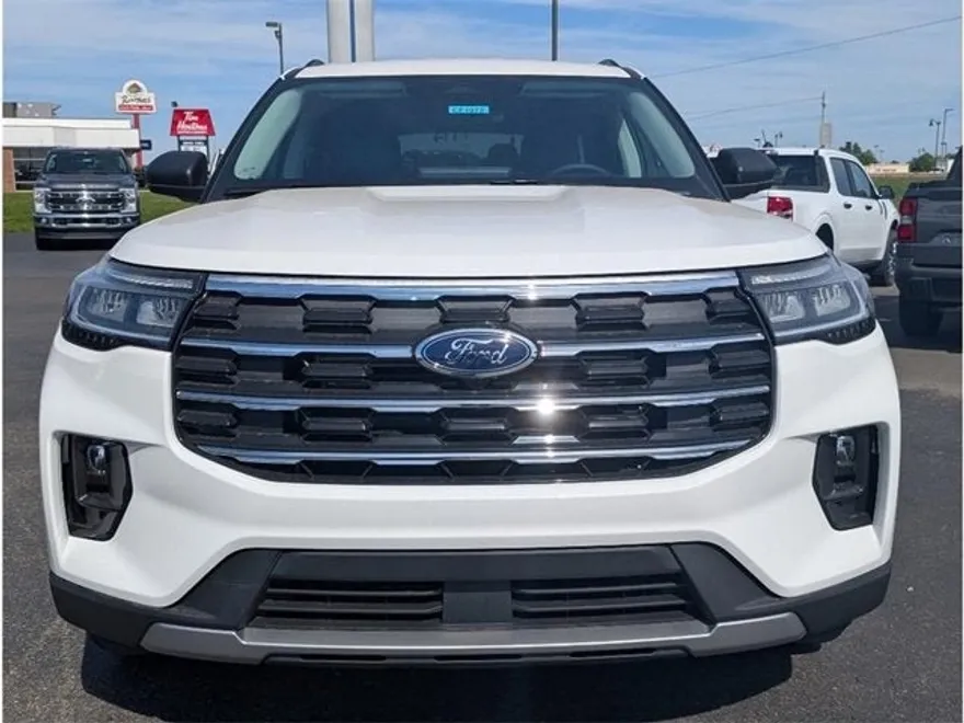2025 Ford Explorer photo 1