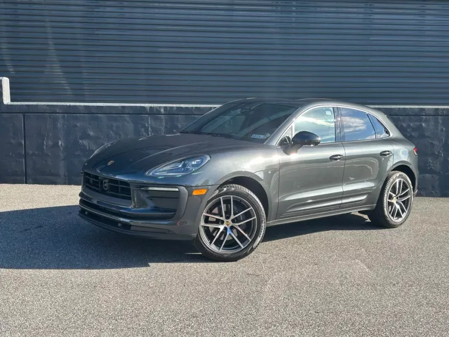 2025 Porsche Macan photo 1