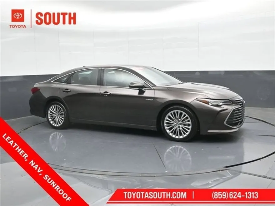 2019 Toyota Avalon Hybrid Limited photo 1