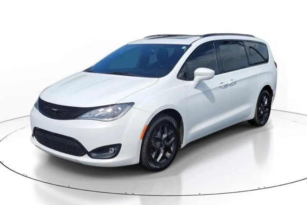 2018 Chrysler Pacifica Touring Plus photo 1