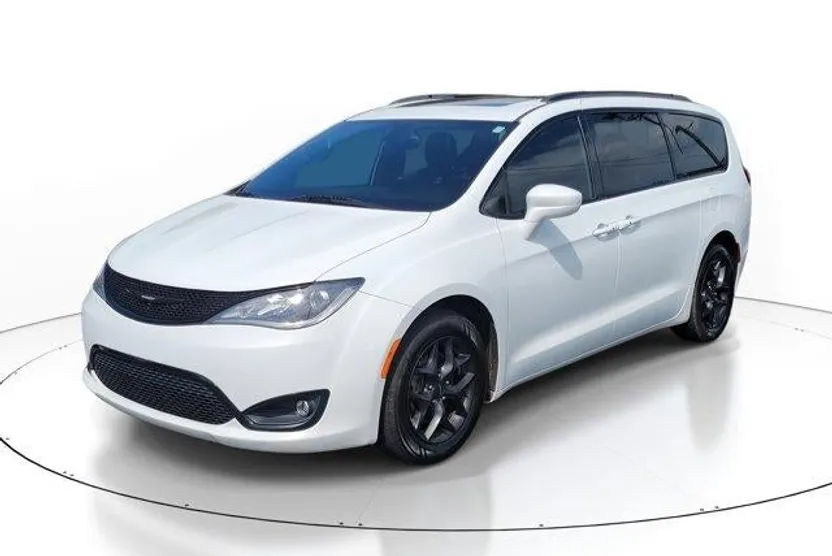2018 Chrysler Pacifica Touring Plus photo 1
