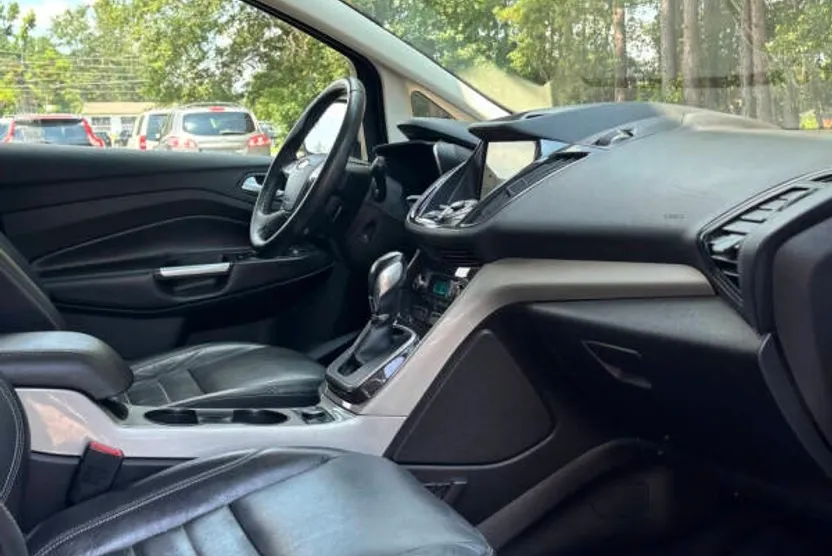 2016 Ford C-Max Hybrid SEL photo 1
