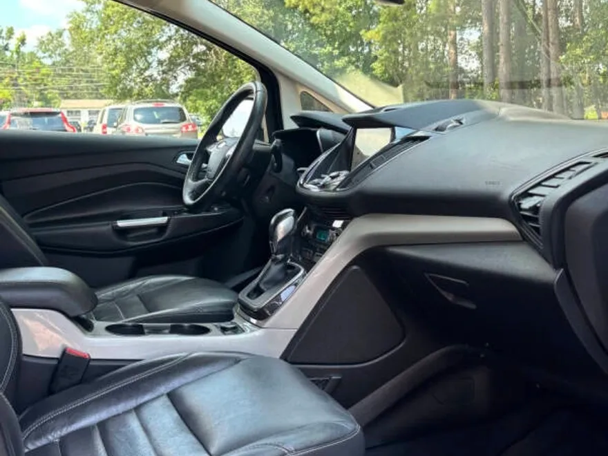 2016 Ford C-Max Hybrid SEL photo 1