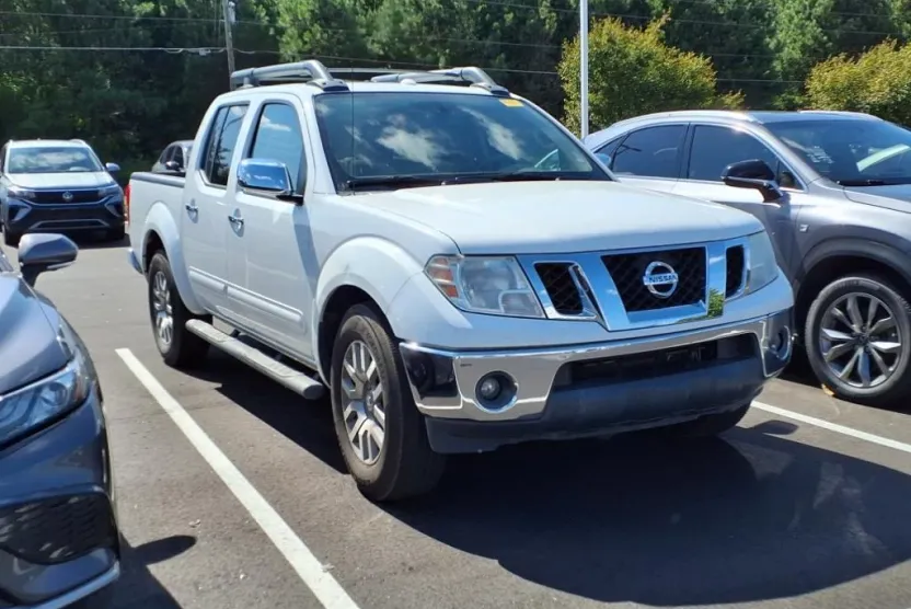 2012 Nissan Frontier SL photo 1
