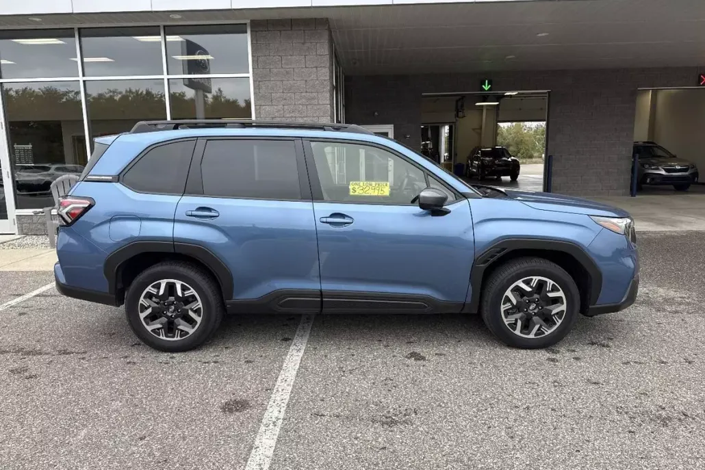 2025 Subaru Forester Premium photo 1