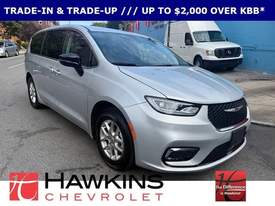 2024 Chrysler Pacifica Touring L photo 1
