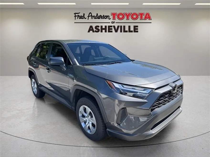 2023 Toyota RAV4 LE photo 1