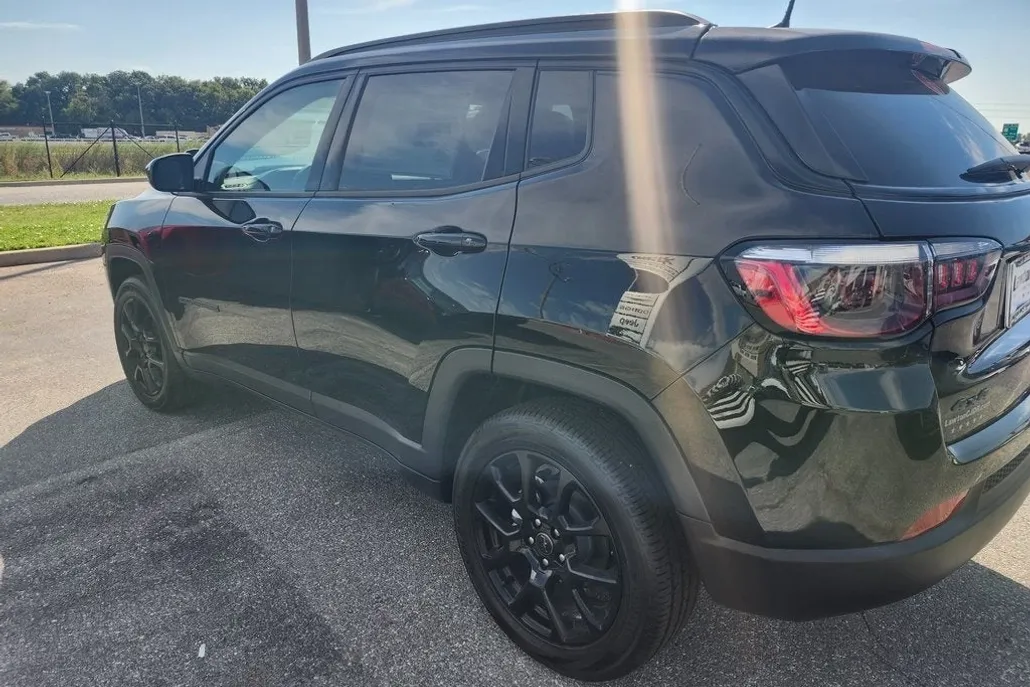 2026 Jeep Compass Latitude Altitude photo 1