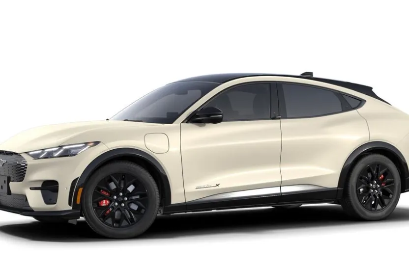 2025 Ford Mustang Mach-E Premium photo 1