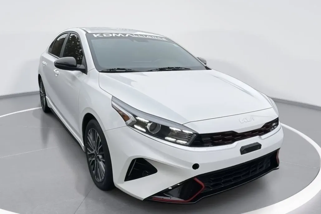 2022 Kia Forte GT-Line photo 1