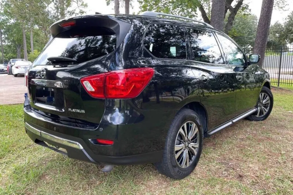 2019 Nissan Pathfinder SV photo 1