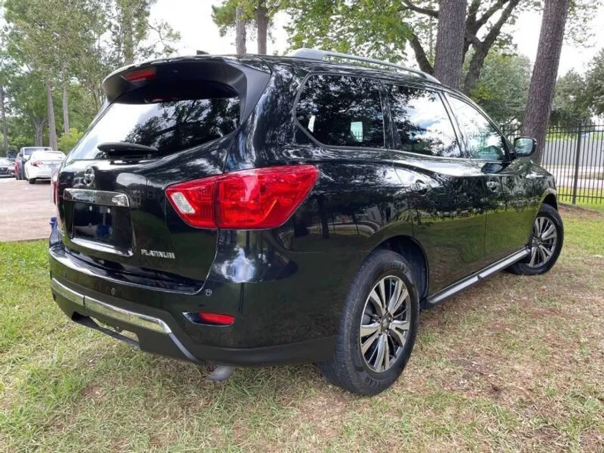 2019 Nissan Pathfinder SV photo 1
