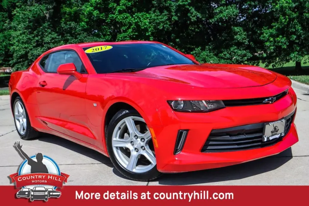 2017 Chevrolet Camaro 1LT photo 1
