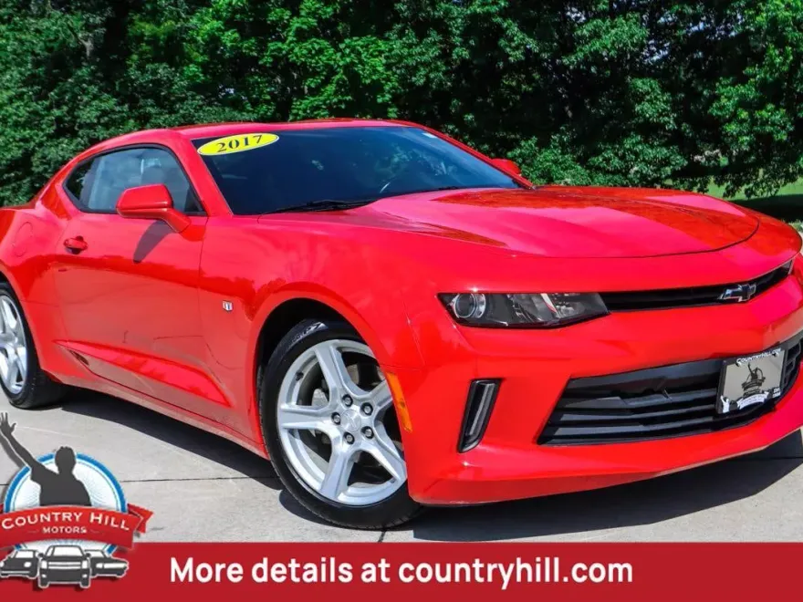 2017 Chevrolet Camaro 1LT photo 1