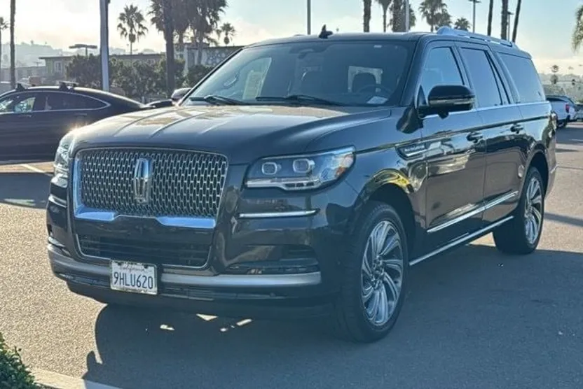 2023 Lincoln Navigator L Reserve photo 1