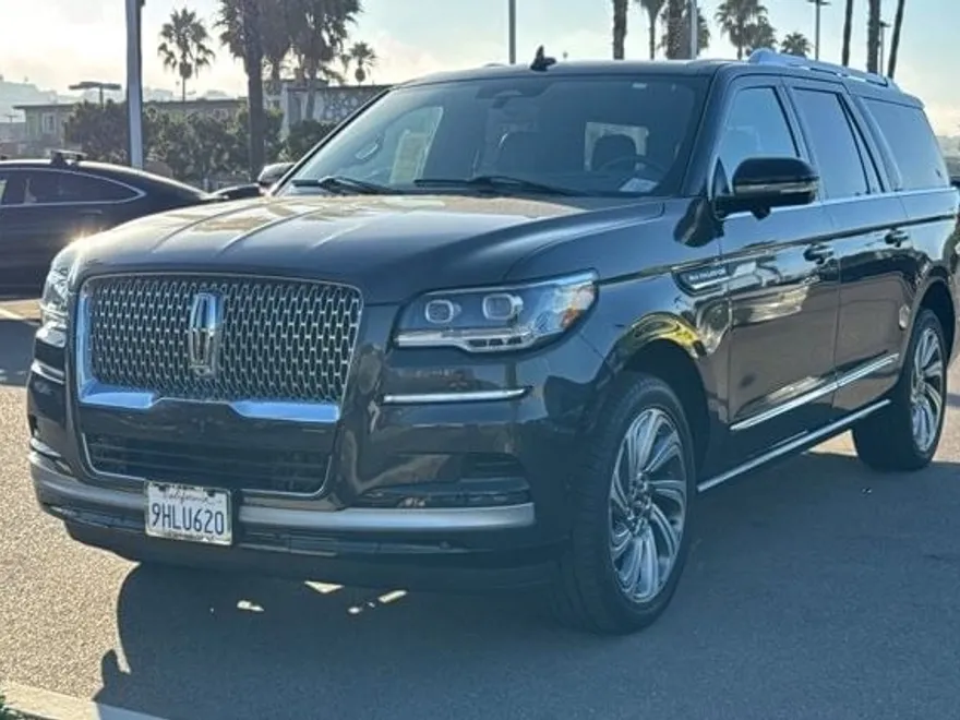 2023 Lincoln Navigator L Reserve photo 1