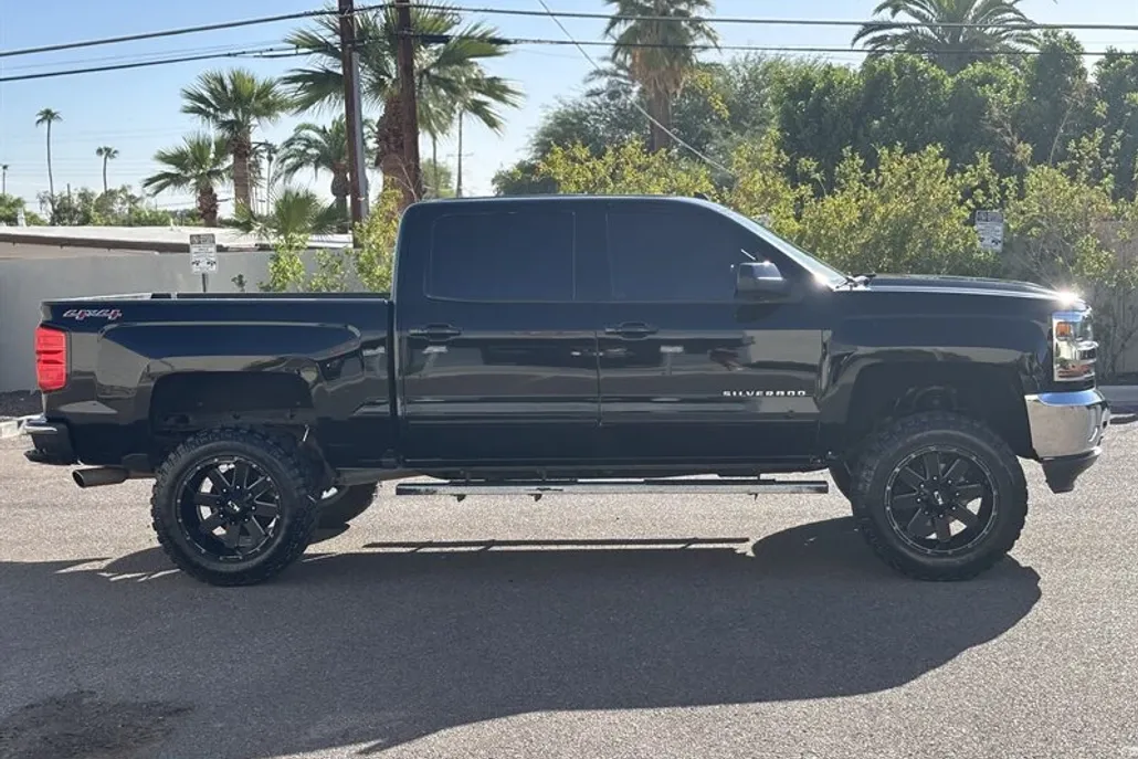2017 Chevrolet Silverado 1500 LT photo 1