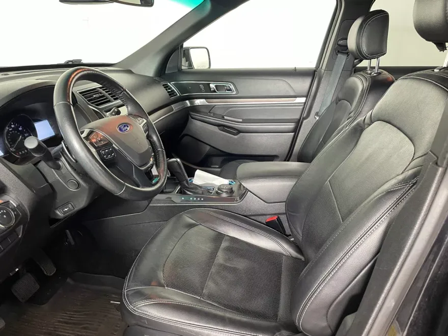 2017 Ford Explorer Limited photo 1