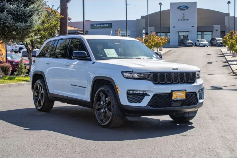 2023 Jeep Grand Cherokee Limited photo 1