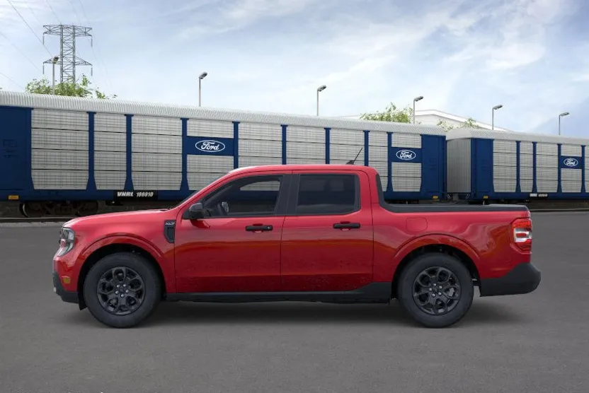 2025 Ford Maverick XLT photo 1