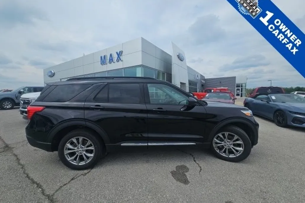 2023 Ford Explorer XLT photo 1