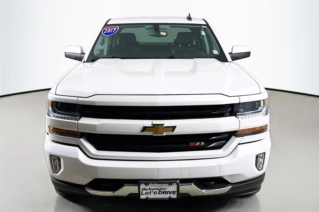 2017 Chevrolet Silverado 1500 LT photo 1
