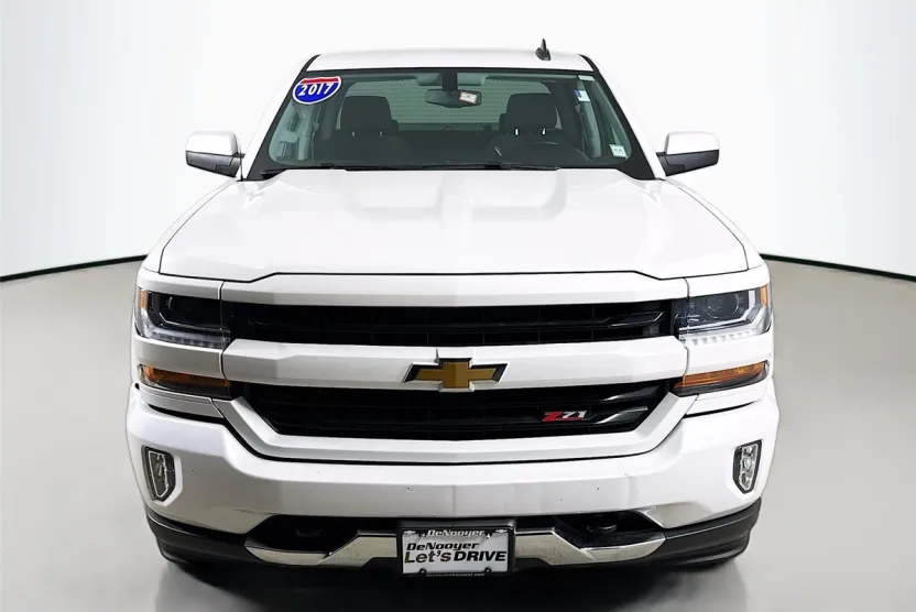 2017 Chevrolet Silverado 1500 LT photo 1