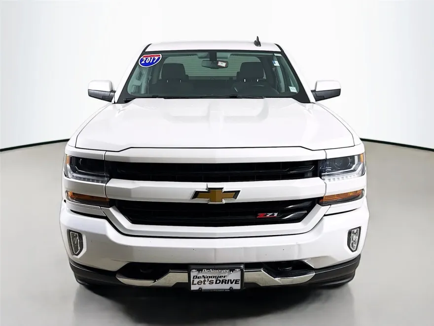 2017 Chevrolet Silverado 1500 LT photo 1