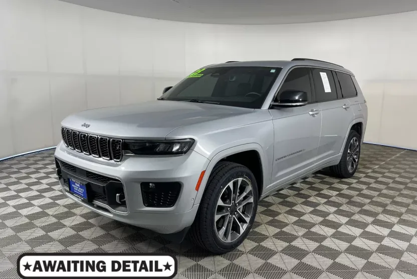2023 Jeep Grand Cherokee Overland photo 1