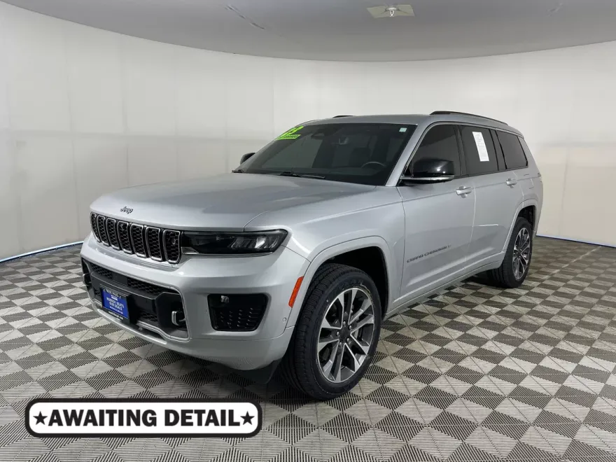 2023 Jeep Grand Cherokee Overland photo 1