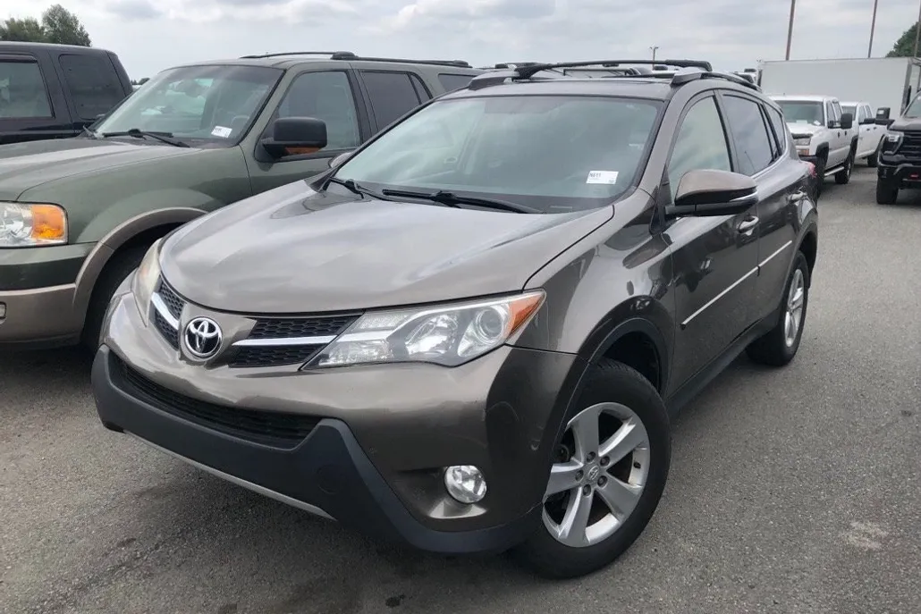 2014 Toyota RAV4 XLE photo 1