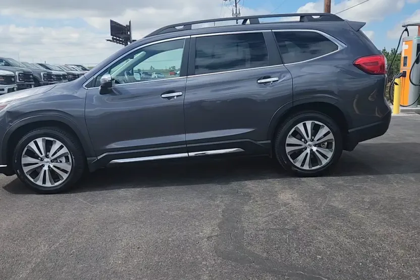 2022 Subaru Ascent Touring photo 1