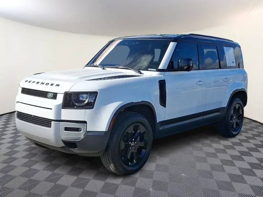 2024 Land Rover Defender 110 photo 1