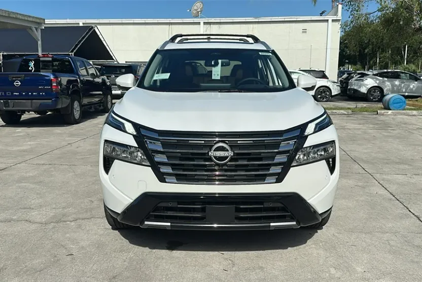 2025 Nissan Rogue Platinum photo 1