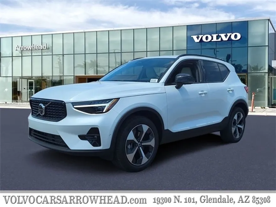 2025 Volvo XC40 Plus photo 1