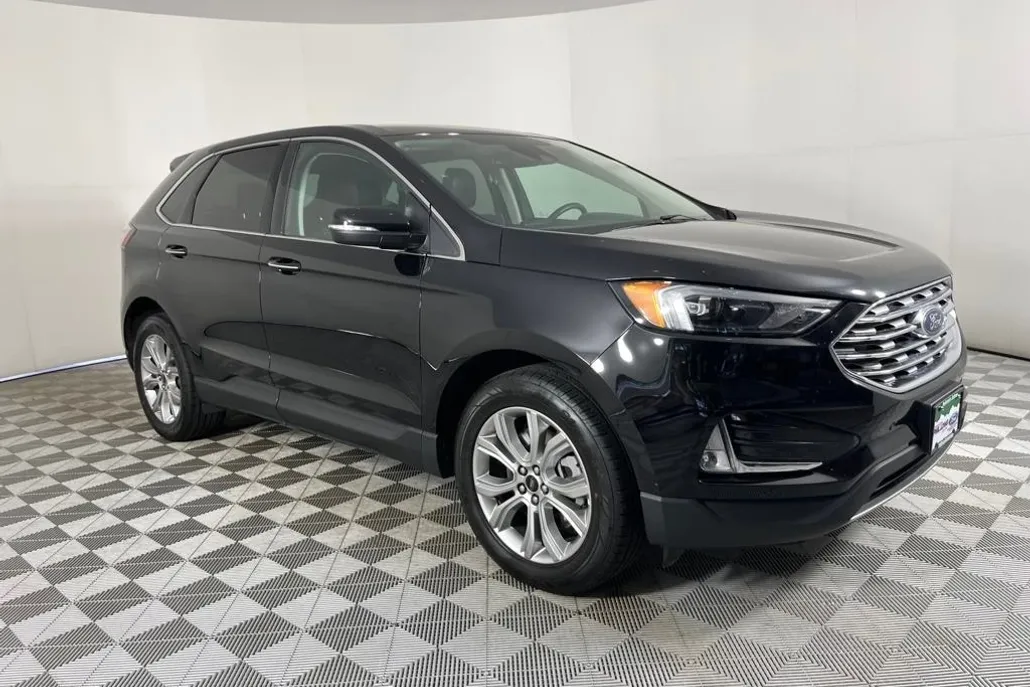 2024 Ford Edge Titanium photo 1