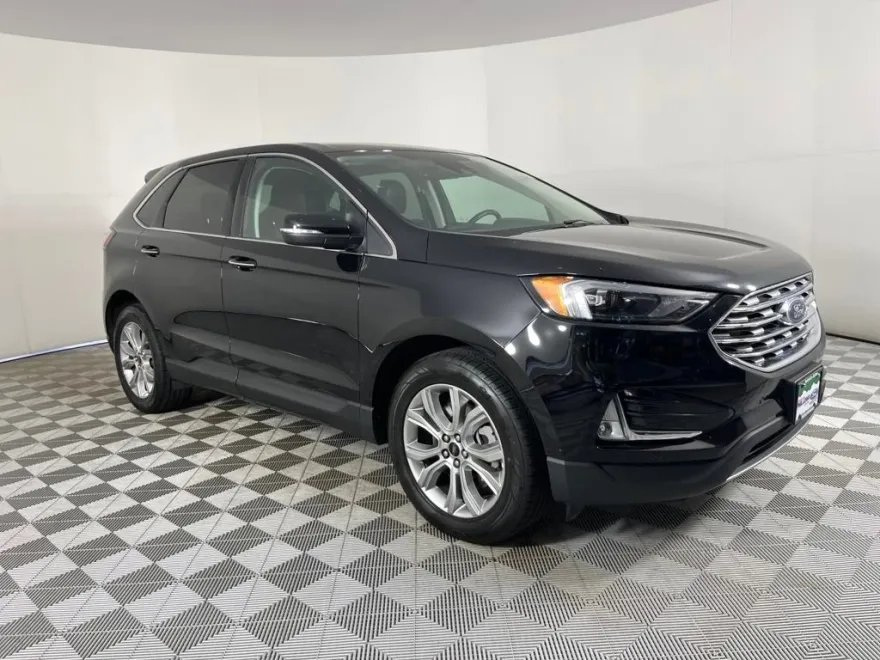 2024 Ford Edge Titanium photo 1